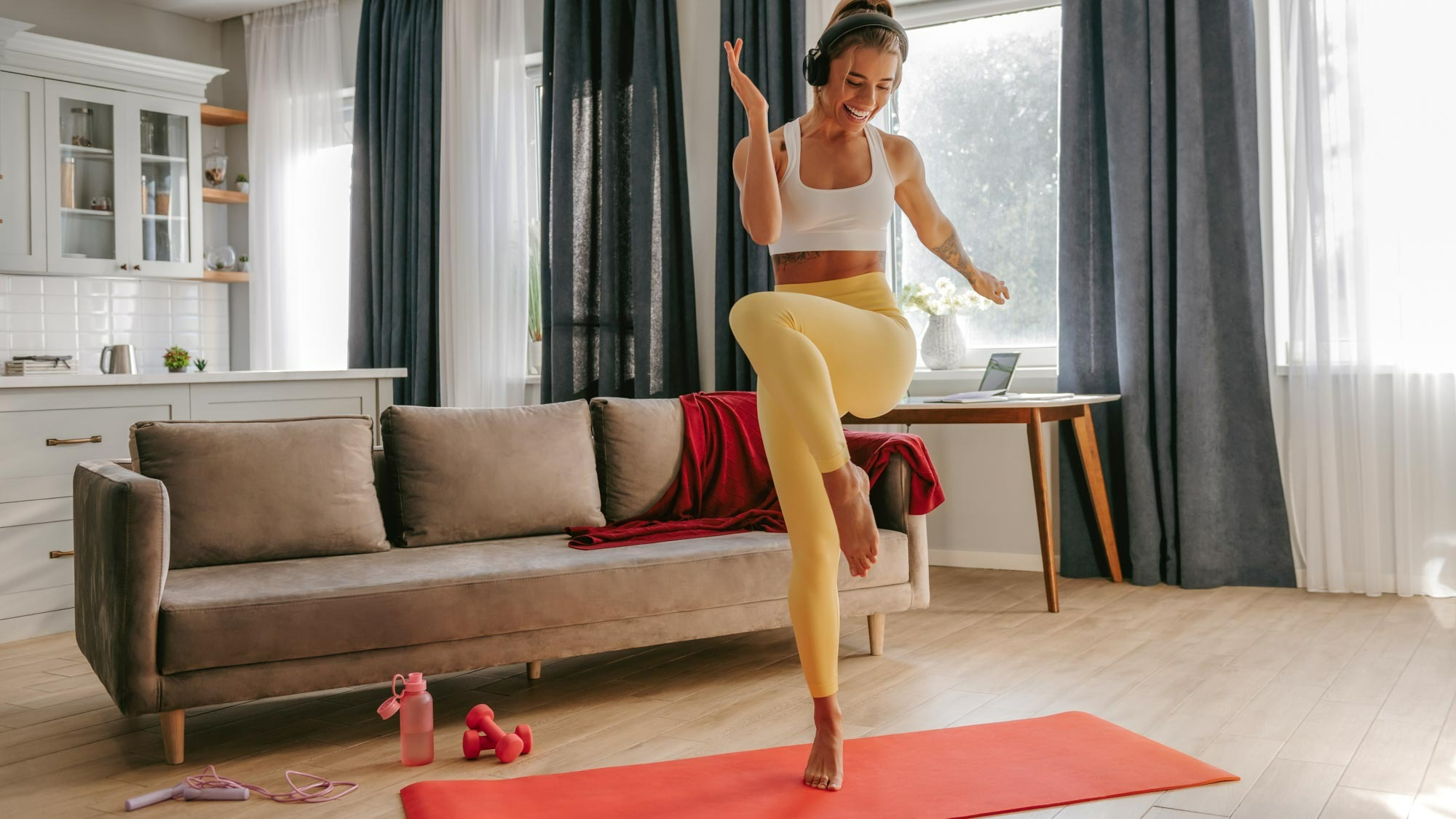 Zumba vanuit huis: swingend fit worden in je eigen woonkamer